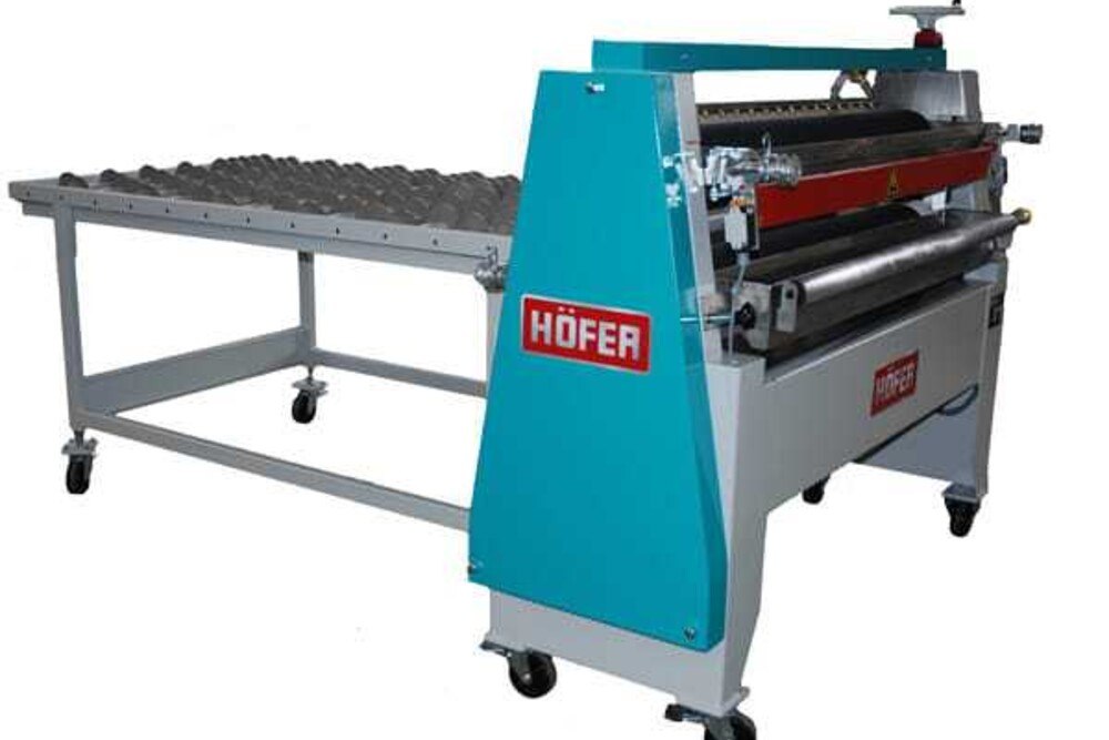 © Höfer
Zwei-Walzenauftragsgerät mit Sprühreinigung - Höfer