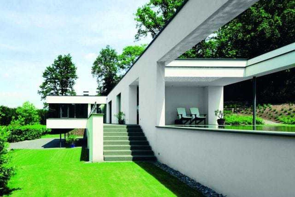 © Foto: Saint-Gobain Weber Terra Nova
Der weber.pas topdry AquaBalance, die nächste Generation des 2008 eingeführten weber.pas topdrys, soll nun die Feuchtigkeit in der Fassade noch besser regulieren und dergestalt umweltschonend vor Algen und Pilzen schützen. Der weber.pas topdry AquaBalance, die nächste Generation des 2008 eingeführten weber.pas topdrys, soll nun die Feuchtigkeit in der Fassade noch besser regulieren und dergestalt umweltschonend vor Algen und Pilzen schützen.