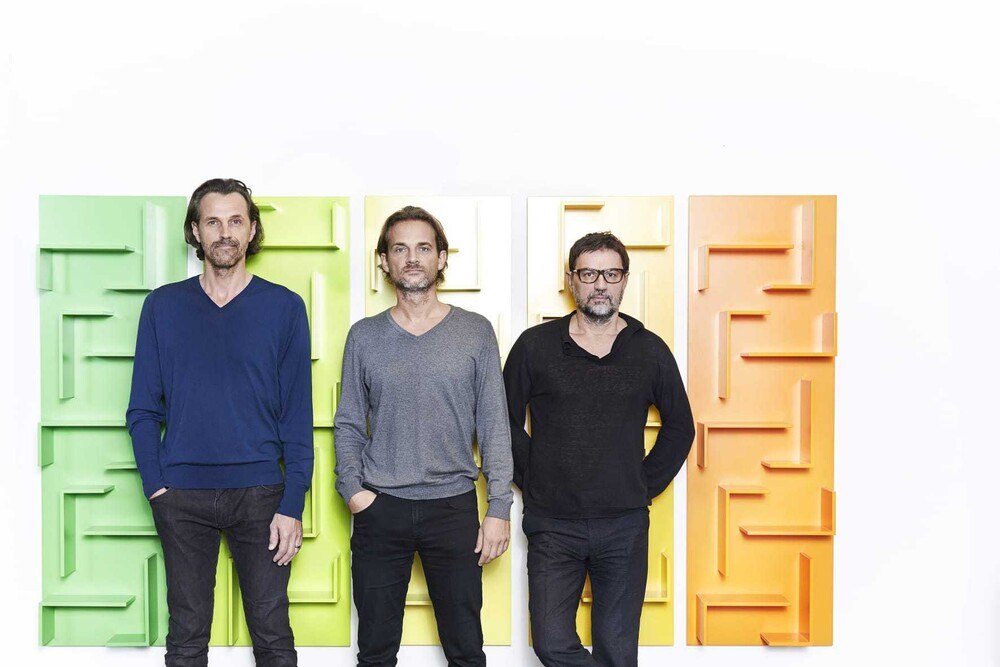 © destilat
v.l.n.r. Harald Hatschenberger, Thomas Neuber, Henning Weimer vom international erfolgreichen Design- und Innenarchitektur-Trio destilat. v.l.n.r. Harald Hatschenberger, Thomas Neuber, Henning Weimer vom international erfolgreichen Design- und Innenarchitektur-Trio destilat.