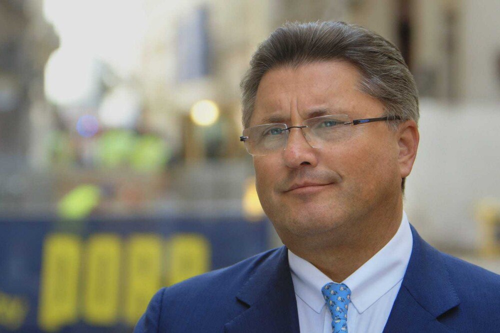 © Porr AG
„Durch die Zusammenführung wollen wir nach außen zeigen, dass wir zusammen ein starkes Team sind", so erläutert Karl-Heinz Strauss, CEO der Porr. „Durch die Zusammenführung wollen wir nach außen zeigen, dass wir zusammen ein starkes Team sind", so erläutert Karl-Heinz Strauss, CEO der Porr.