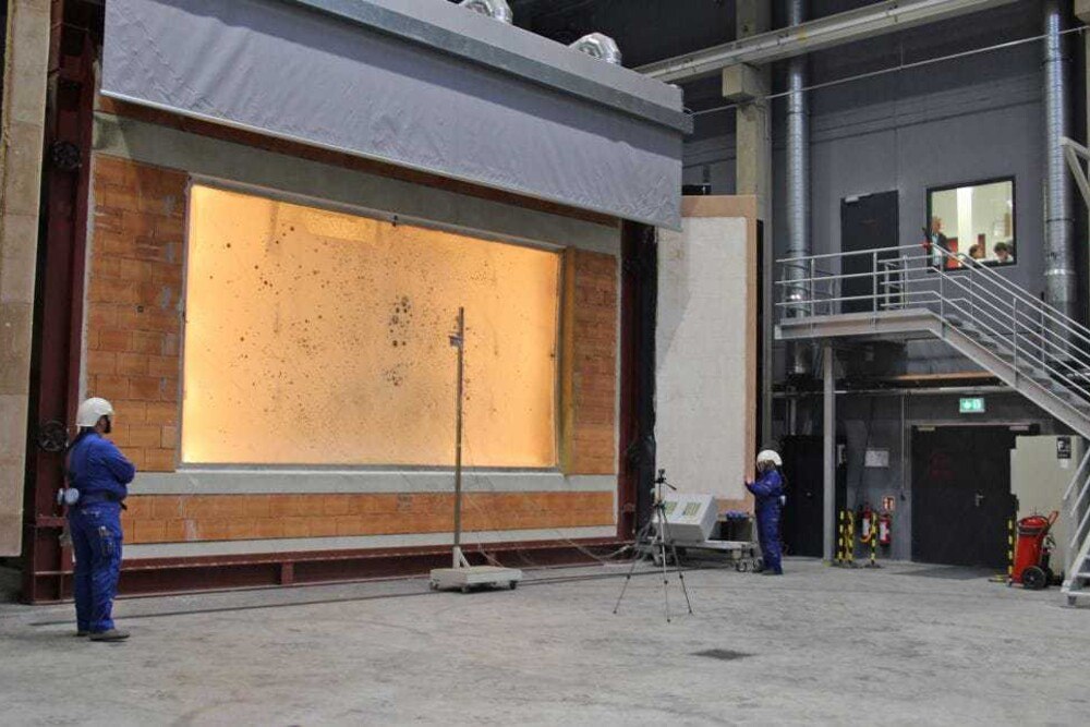 © ift Rosenheim
Im ift-Technologiezentrum sind Prüfungen im XXL-Format bis zu 5 x 8 Metern möglich. Im ift-Technologiezentrum sind Prüfungen im XXL-Format bis zu 5 x 8 Metern möglich.