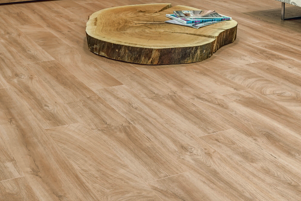 © Kaindl
Das neuartige Dekorkonzept „EndGrain“ mit Stirnholzelementen – hier in Eichenoptik. Das neuartige Dekorkonzept „EndGrain“ mit Stirnholzelementen – hier in Eichenoptik.
