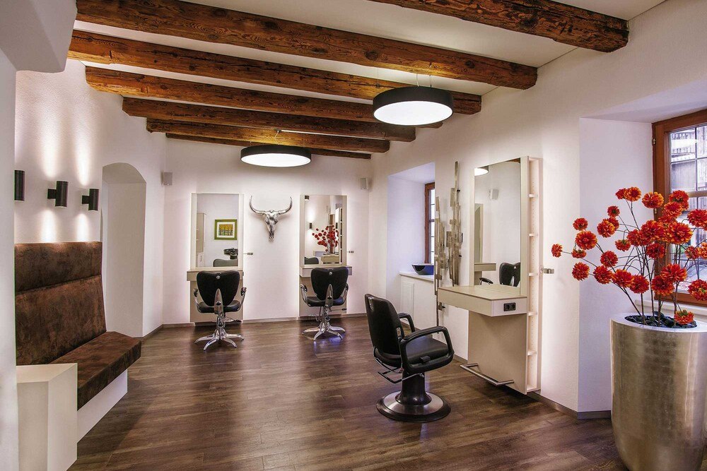 © la max salondesign/Emoton
Friseursalon Happ setzt auf die Wandgestaltung aus Emoton Tonputzen. Friseursalon Happ setzt auf die Wandgestaltung aus Emoton Tonputzen.