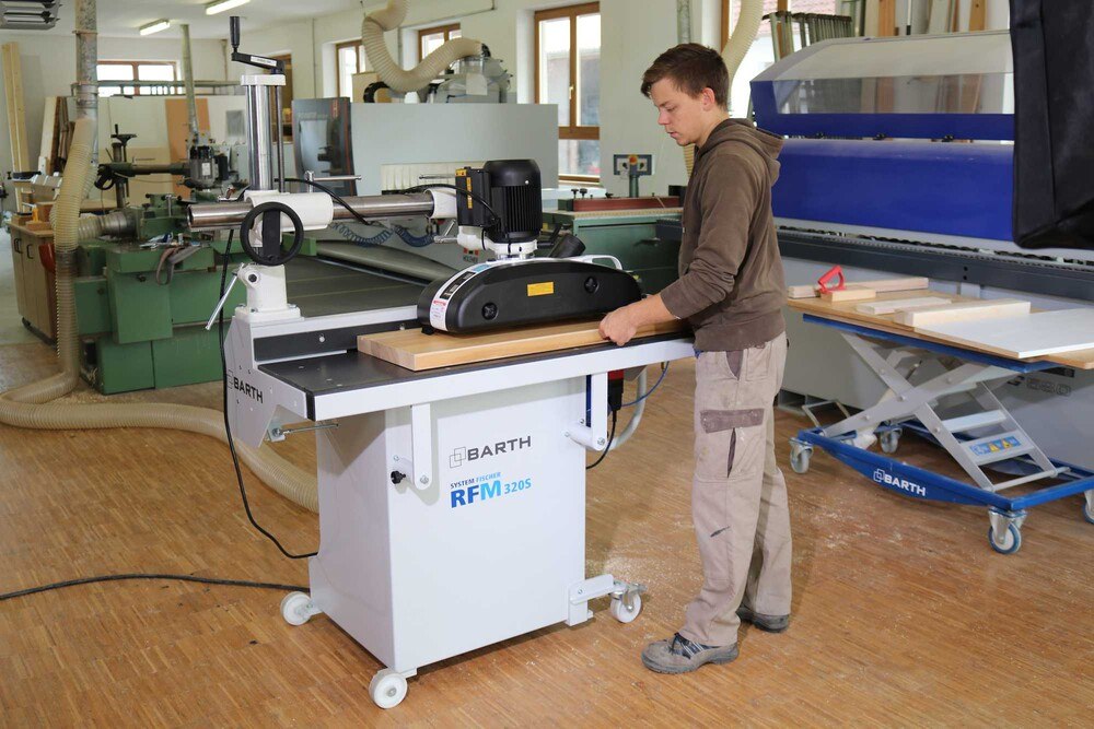 © Barth Maschinenbau
Barth hat mit der RFM 320 und RFM 320S jetzt auch Schleifmaschinen im Programm. Barth hat mit der RFM 320 und RFM 320S jetzt auch Schleifmaschinen im Programm.