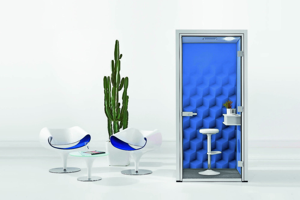 © Dauphin Humandesign Group
Der „Bosse Telefon Cube“ stellt optimale Schallabsorptions- und Isolationswerte sicher. Der „Bosse Telefon Cube“ stellt optimale Schallabsorptions- und Isolationswerte sicher.