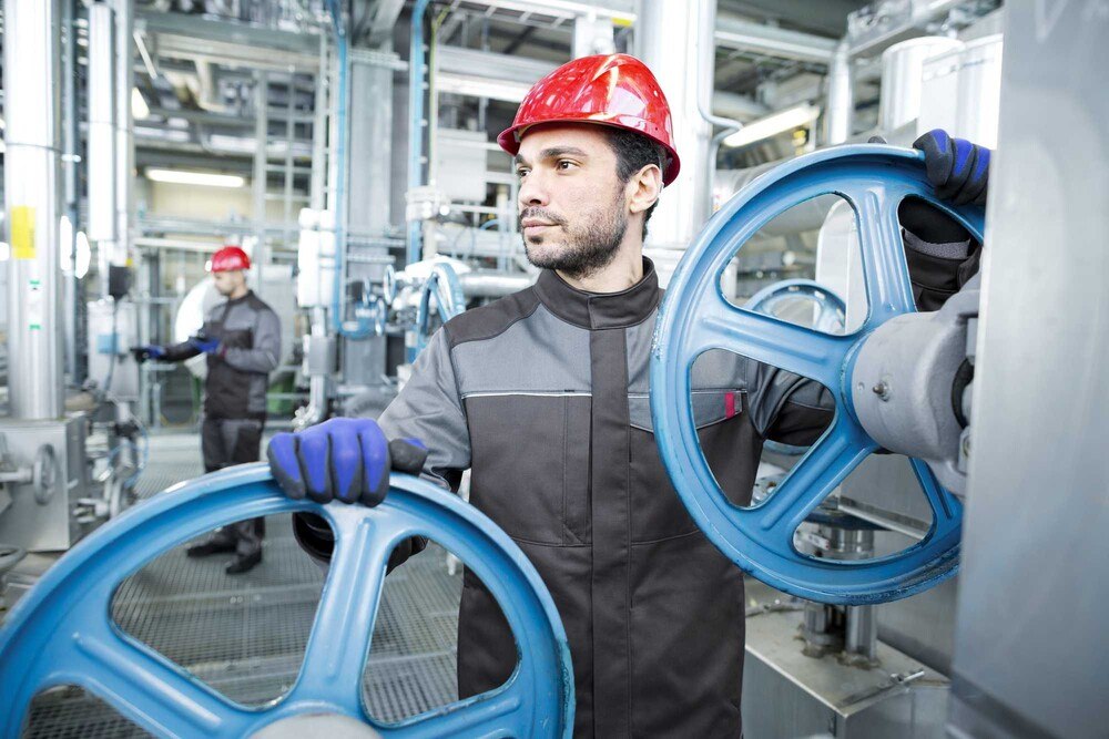 © Mewa
Hochwertige Schutzkleidung, fachgerechte Pflege und qualifizierte Inspektion vor Auslieferung bei Mewa. Hochwertige Schutzkleidung, fachgerechte Pflege und qualifizierte Inspektion vor Auslieferung bei Mewa.
