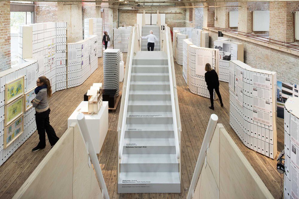 © Lisa Rastl
Ein Blick in die Ausstellung des Architekturzentrum Wien „Form folgt Paragraph“ Ein Blick in die Ausstellung des Architekturzentrum Wien „Form folgt Paragraph“