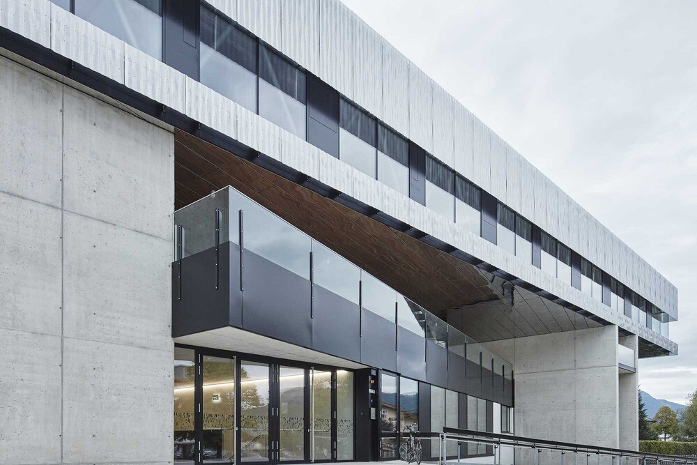 © David Schreyer
Sieger 2018: HBLA für Tourismus St. Johann von wiesflecker-architekten Sieger 2018: HBLA für Tourismus St. Johann von wiesflecker-architekten