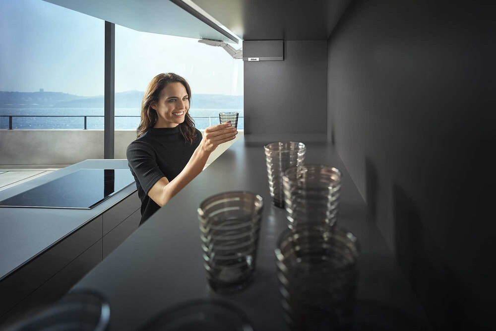 © Blum
Aventos HK top, die neue Hochklappe von Blum, hat gleich zwei Designpreise erhalten. Aventos HK top, die neue Hochklappe von Blum, hat gleich zwei Designpreise erhalten.