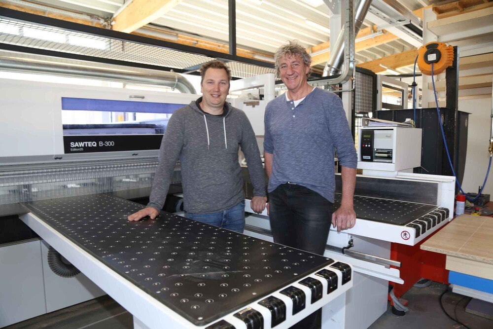 © Thomas Prlic
Andreas Mittendorfer und Werner Drechsler leiten die Tischlerei mit 20 Mitarbeitern. Andreas Mittendorfer und Werner Drechsler leiten die Tischlerei mit 20 Mitarbeitern.