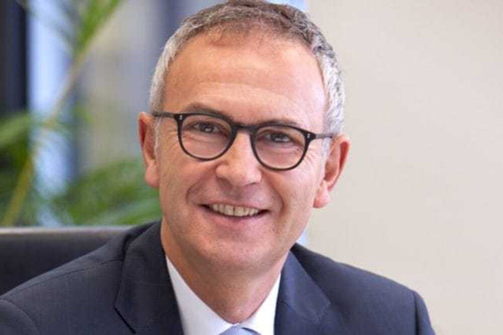 © Eurobaustoff
Seit März 2019 ist die Umfirmierung der BEZ Baustoff-Einkaufs-Zentrale GmbH in die Eurobaustoff Österreich GmbH vollzogen. „Wir freuen uns, dass wir nun mit zusätzlichen Schwung unser komplettes Leistungsportfolio anbieten können", sagt Geschäftsführer Hartmut Möller. Seit März 2019 ist die Umfirmierung der BEZ Baustoff-Einkaufs-Zentrale GmbH in die Eurobaustoff Österreich GmbH vollzogen. „Wir freuen uns, dass wir nun mit zusätzlichen Schwung unser komplettes Leistungsportfolio anbieten können", sagt Geschäftsführer Hartmut Möller.