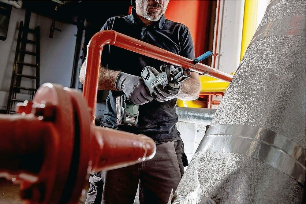 © Metabo
Leichtgewicht mit kompakter Bauform und hoher Sägeleistung. Leichtgewicht mit kompakter Bauform und hoher Sägeleistung.