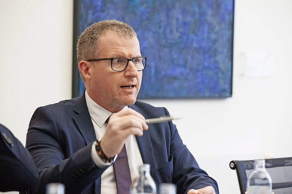 © Simon Jappel
Stefan Graf, CEO von Leyrer + Graf, über die Umsetzung von Schutzmaßnahmen auf der Baustelle. Stefan Graf, CEO von Leyrer + Graf, über die Umsetzung von Schutzmaßnahmen auf der Baustelle.