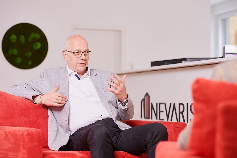 © Foto Flausen
Günter Duschek, Produktmanager von Nevaris: "Success X wird in naher Zukunft auch mobiles Arbeiten möglich machen." Günter Duschek, Produktmanager von Nevaris: "Success X wird in naher Zukunft auch mobiles Arbeiten möglich machen."
