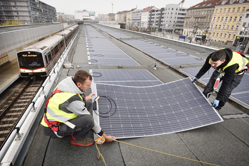 © Wiener Linien/Zinner
Die neue Wiener Bauordnung soll unter anderem die Schaffung der Rechtsgrundlage für die elektronische Abwicklung von Bauverfahren sowie eine Ausweitung der Solarpflicht auf Wohngebäude und Bildungsbauten bringen. Die neue Wiener Bauordnung soll unter anderem die Schaffung der Rechtsgrundlage für die elektronische Abwicklung von Bauverfahren sowie eine Ausweitung der Solarpflicht auf Wohngebäude und Bildungsbauten bringen.