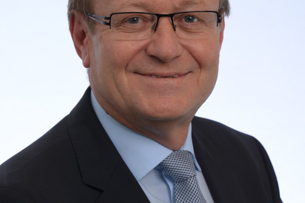 © AluKönigStahl
"Als Unternehmen ist es jetzt besonders wichtig, an die aktuelle Situation angepasst und proaktiv zu handeln, auch wenn wir über alle Branchen hinweg mit schwierigen, neuen Marktbedingungen konfrontiert sind", sagt Ewald Müller. "Als Unternehmen ist es jetzt besonders wichtig, an die aktuelle Situation angepasst und proaktiv zu handeln, auch wenn wir über alle Branchen hinweg mit schwierigen, neuen Marktbedingungen konfrontiert sind", sagt Ewald Müller.