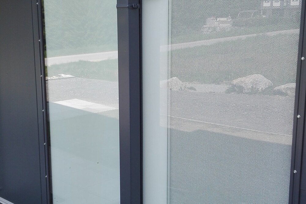 © GAP Solutions
Das solare Warmwasserssystem GAP:water besteht aus einem Betonelement, in das ein Wärmetauscher eingebettet ist. Es wird in einem vorgefertigten Fassadenelement untergebracht. Das solare Warmwasserssystem GAP:water besteht aus einem Betonelement, in das ein Wärmetauscher eingebettet ist. Es wird in einem vorgefertigten Fassadenelement untergebracht.