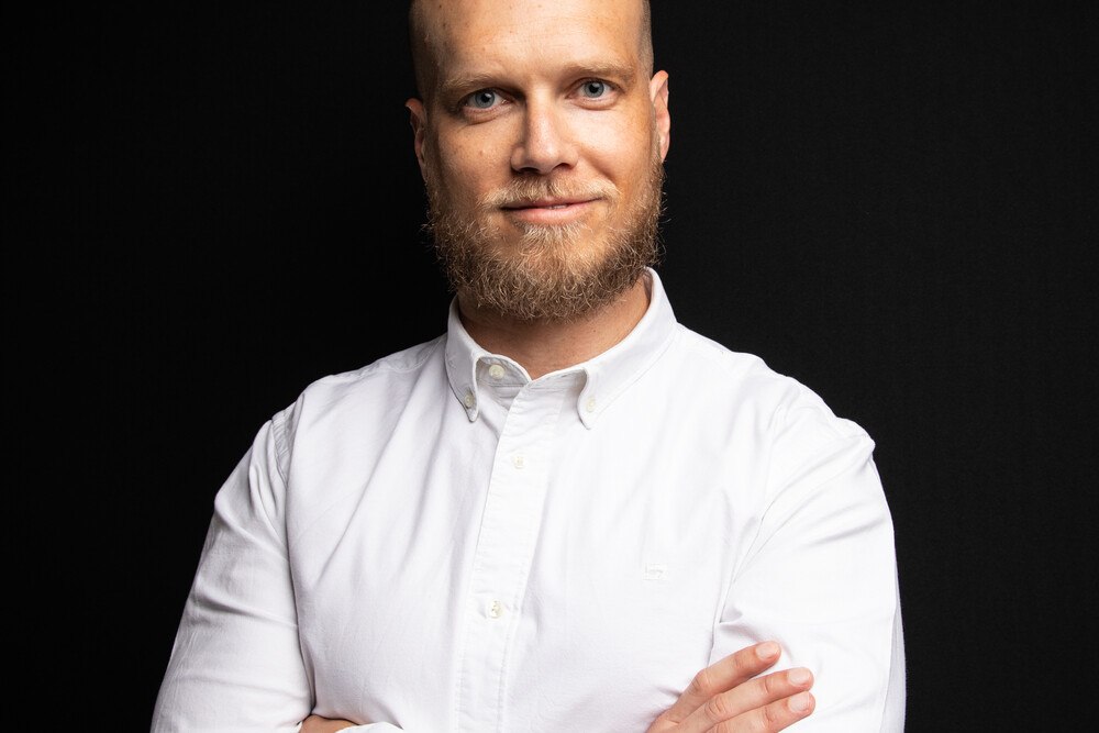 © Jobiqo
Wer es richtig anstellt, kann auf Clubhouse fruchtbare Kontakte knüpfen und seine Themen positionieren, meint Onlinemarketing-Experte Hannes Kirchbaumer. Wer es richtig anstellt, kann auf Clubhouse fruchtbare Kontakte knüpfen und seine Themen positionieren, meint Onlinemarketing-Experte Hannes Kirchbaumer.
