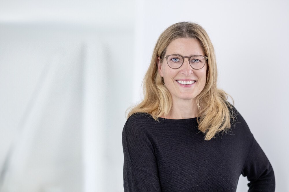 © InteriorPark
Tina Kammer ist Geschäftsführerin und Gründerin von „InteriorPark“, der führenden Plattform für nachhaltige Innenarchitektur und kreislauffähiges Design. Tina Kammer