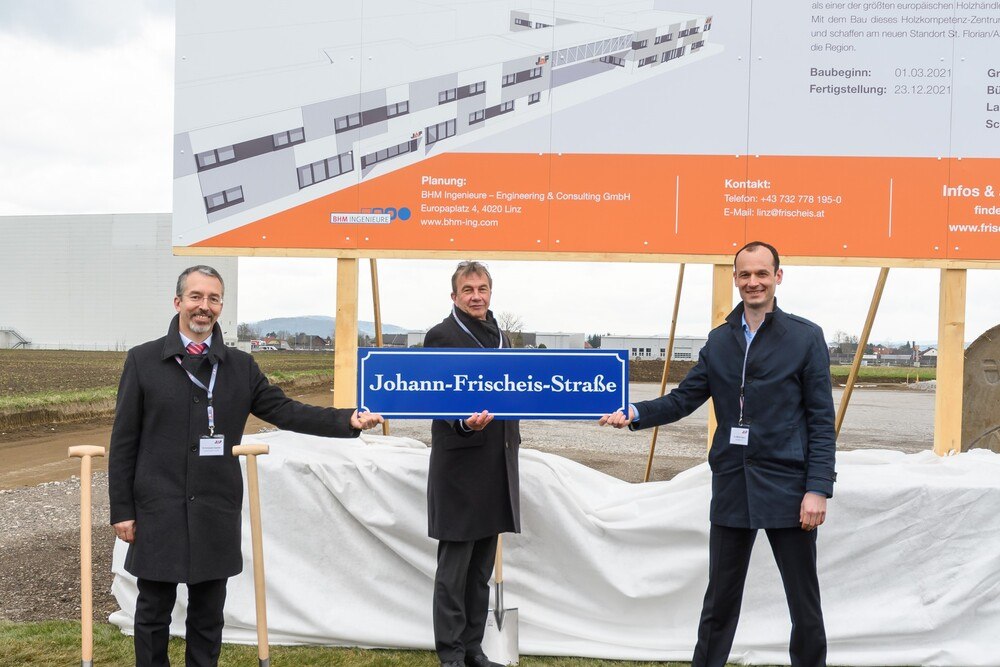 © Wolfgang Simlinger
Christoph Kapeller (Niederlassungsleiter JAF Linz und zukünftiger Leiter JAF St. Florian, Mag. Werner Stix (Geschäftsführer JAF), Dr. Wilfrid Fabjani (Geschäftsführer JAF) Christoph Kapeller (Niederlassungsleiter JAF Linz und zukünftiger Leiter JAF St. Florian, Mag. Werner Stix (Geschäftsführer JAF), Dr. Wilfrid Fabjani (Geschäftsführer JAF)