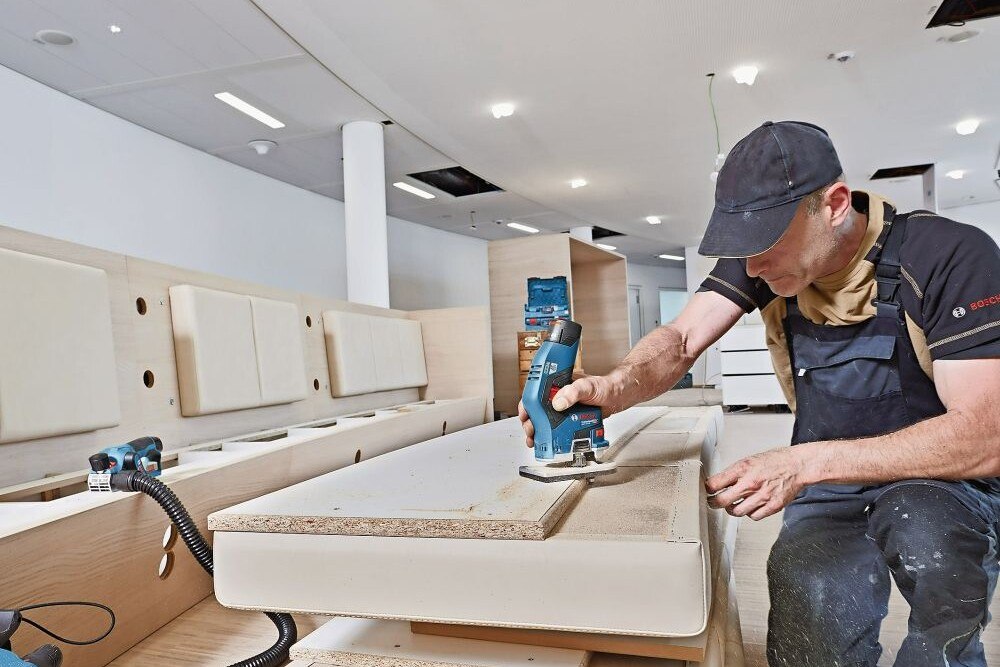 © Bosch
Kantenfräse von Bosch für bequemes, kontrolliertes und flexibles Arbeiten Kantenfräse von Bosch für bequemes, kontrolliertes und flexibles Arbeiten