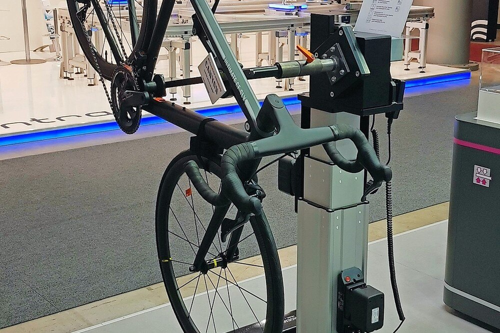 © Roemheld
Anwendungsbeispiele wie eine Montagevorrichtung für Fahrräder zeigt Roemheld im Oktober auf der Motek in Stuttgart. Montagevorrichtung für Fahrräder