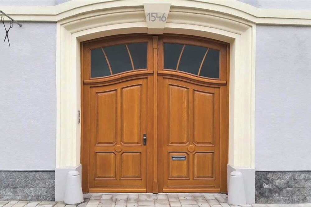 © Stefan Zamecnik
Bau- und Möbeltischler Stefan Zamecnik verfügt über eine langjährige Expertise im Türenbau. Holztor, massiv in Eiche.