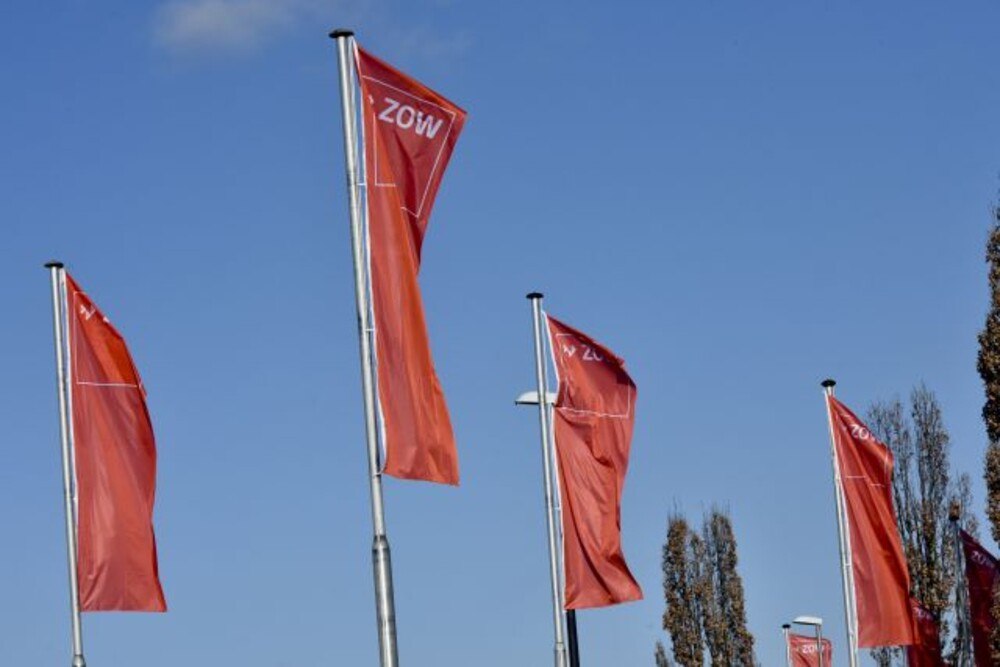 © Koelnmesse
Die ZOW – Zuliefermesse für die Möbelindustrie und den Innenausbau – wird vor dem Hintergrund der aktuellen pandemischen Lage und großer Bedenken aus der Branche statt im Februar 2022 vom 3. bis 5. Mai 2022 statt finden. Die ZOW – Zuliefermesse für die Möbelindustrie und den Innenausbau – wird vor dem Hintergrund der aktuellen pandemischen Lage und großer Bedenken aus der Branche statt im Februar 2022 vom 3. bis 5. Mai 2022 statt finden.