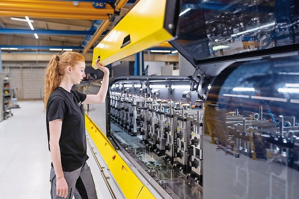 © Profilmetall
Rollformverfahren bestechen durch hohe Materialausnutzung und eine Recyclingquote von 100 Prozent.
Rollformverfahren bestechen durch hohe Materialausnutzung und eine Recyclingquote von 100 Prozent.