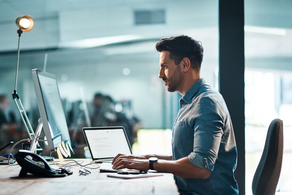 ©  iStock / Getty Images Plus Bildschirmarbeit