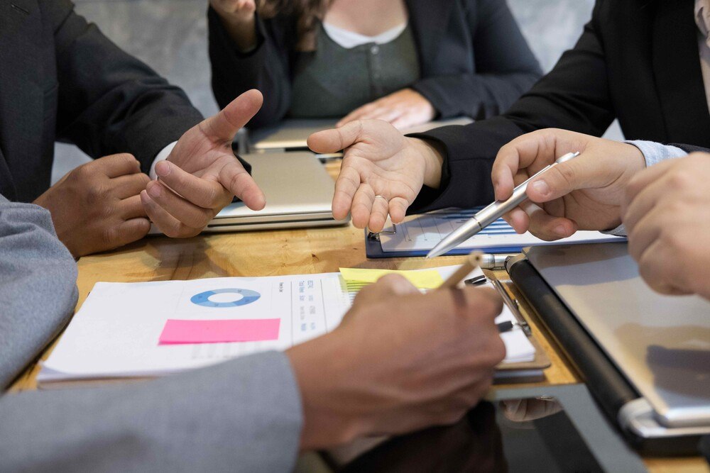 © Psisa/iStock/Getty Images Plus
Die Verhandlungen zum Tischler*innen-KV fanden am 16. Feburar 2023 statt.
Verhandlungstisch