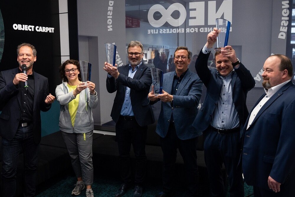 © Netzwerk Boden
Preisverleihung auf der Messe BAU: Gleich vier Gewinner gibt es aus Fußbodentechnik, Bauchemie und Bodenbelagsindustrie.
Preisverleihung Netzwerk Boden