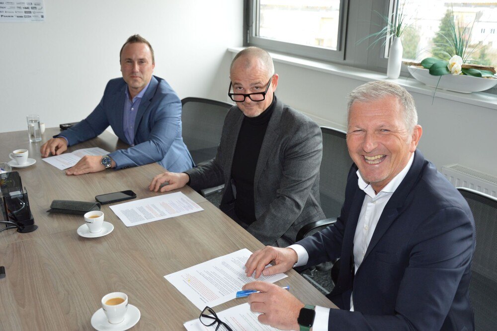 © Klobucsar
Holter-Geschäftsführung (v. l.): Markus Steinbrecher, Michael Holter und Bernhard Karlsberger
Holter-Geschäftsführung (v.l.): Markus Steinbrecher, Michael Holter und Bernhard Karlsberger