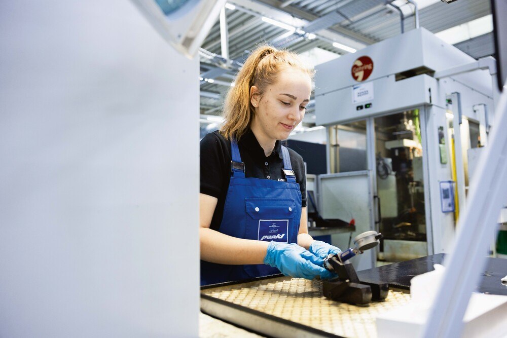© Pankl Racing Systems „Das erste Mal allein an der Maschine zu arbeiten, war sehr spannend für mich“, erinnert sich Marie Kristin.
