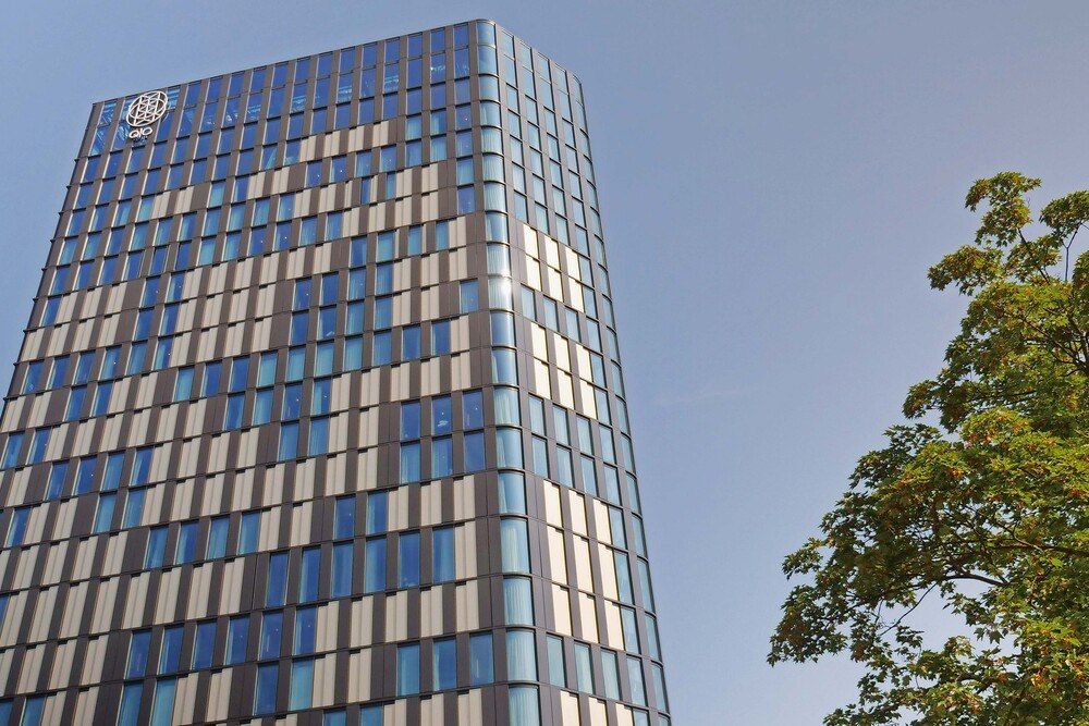 © HUECK // Einzigartige Gebäudehülle, realisiert vom niederländischen Metallbau-Unternehmen Blitta BV aus Venray mit der elementierten Fassade Hueck Trigon Unit L. Elementierte Fassade Hueck Trigon Unit L.