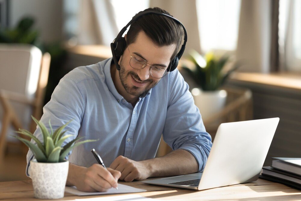 © iStock / Getty Images Plus / fizkes Webinar Symbolfoto