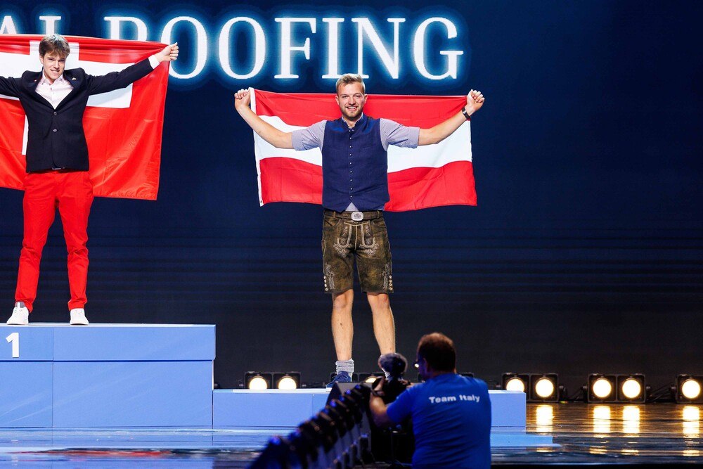 © SkillsAustria / Florian Wieser
René Krumphuber holte im Spenglerbewerb der EuroSkills 2023 Bronze für Österreich.
René Krumphuber holte im Spenglerbewerb der EuroSkills 2023 Bronze für Österreich.
