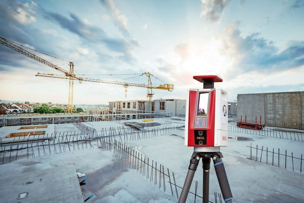 © Riegl // Der VZ-600i wiegt sechs Kilogramm, schafft 60 Scanpositionen pro Stunde, sechs Millimeter Auflösung, zehn Meter Distanz und 30 Millionen Messungen pro Scan. RIEGL VZ-600i