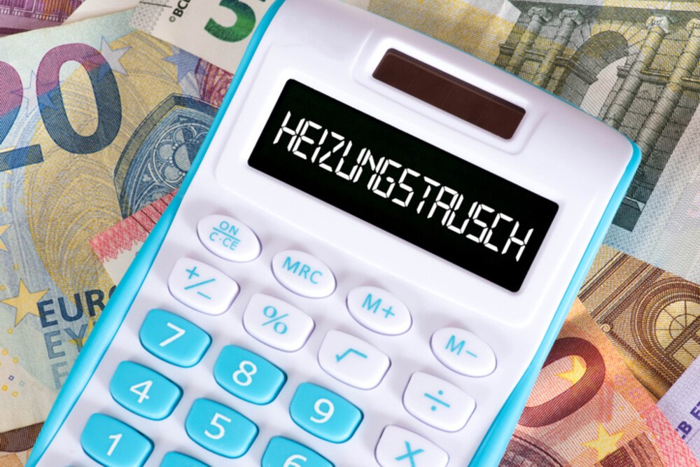 © Stadtratte iStock Getty Images Plus
Informationen zu den neuen Förderungen für Heizungstausch 2024 in Österreich: So viel Geld gab es noch nie!
Taschenrechner mit Heizungstausch am Display