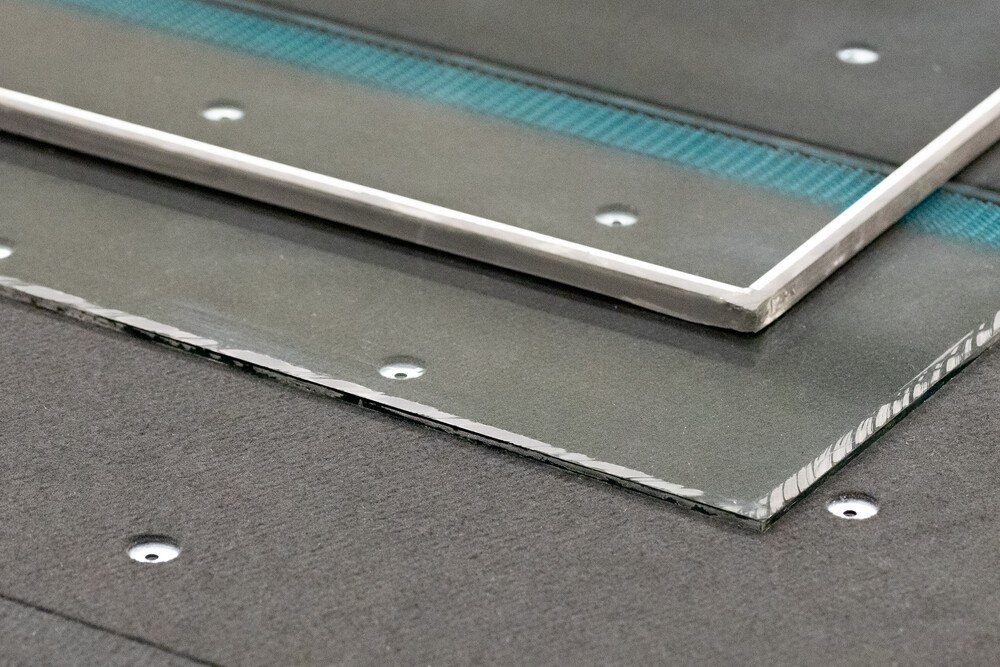 © Hegla
Mit "IG2Pieces" bietet Hegla eine Anlagenlösung, die Gläser sauber und ohne Beschädigung aus einer Iso-Einheit trennen kann.
Mit "IG2Pieces" bietet Hegla eine Anlagenlösung, die Gläser sauber und ohne Beschädigung aus einer Iso-Einheit trennen kann.
