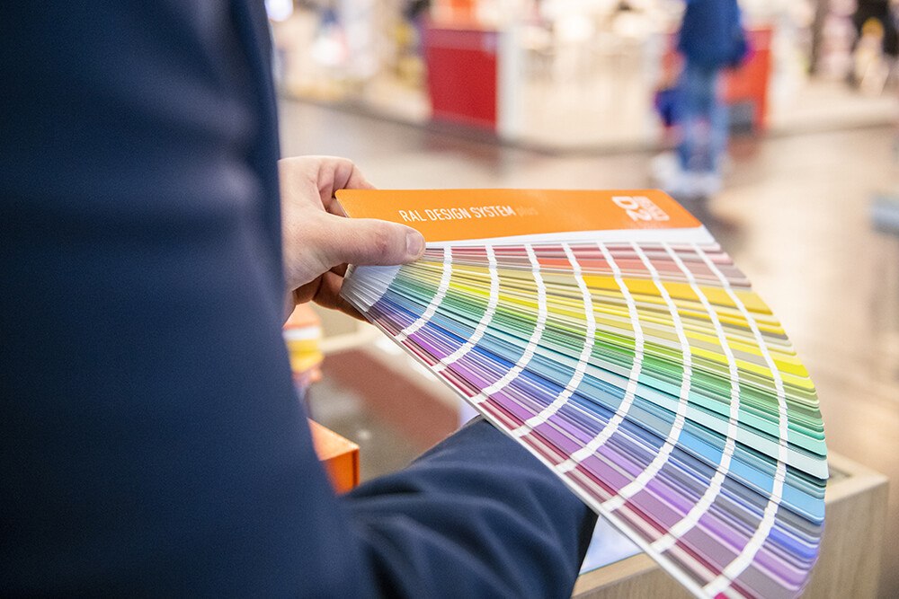 © GHM
Vom 23. bis 26. April 2024 öffnet die Leitmesse FAF - Farbe, Ausbau & Fassade nach fünf Jahren erstmals wieder ihre Pforten.
Farbfächer