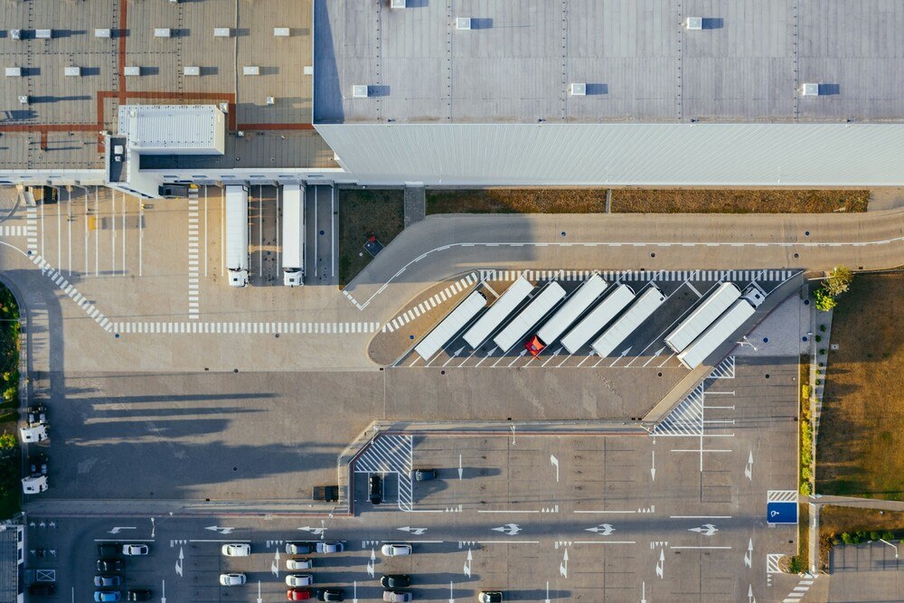 © Unsplash
Source: Unsplash
Lieferkettengesetz verursacht Transportkontrollen
Lieferkettengesetz verursacht Transportkontrollen