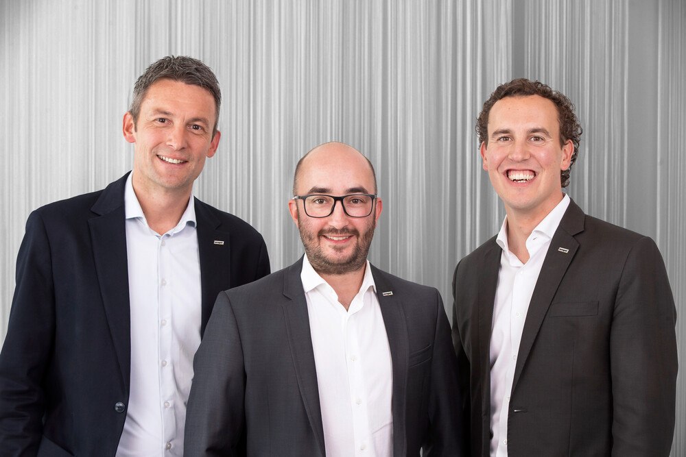 © Eurogast Österreich Eurogast Österreich mit Geschäftsführer Peter Krug (links) und den geschäftsführenden Gesellschaftern Franz Sinnesberger (mitte) und Alexander Kiennast (rechts) investieren 2024 kräftig in die Bereiche Nachhaltigkeit, Regionalität und Digitalisierung.