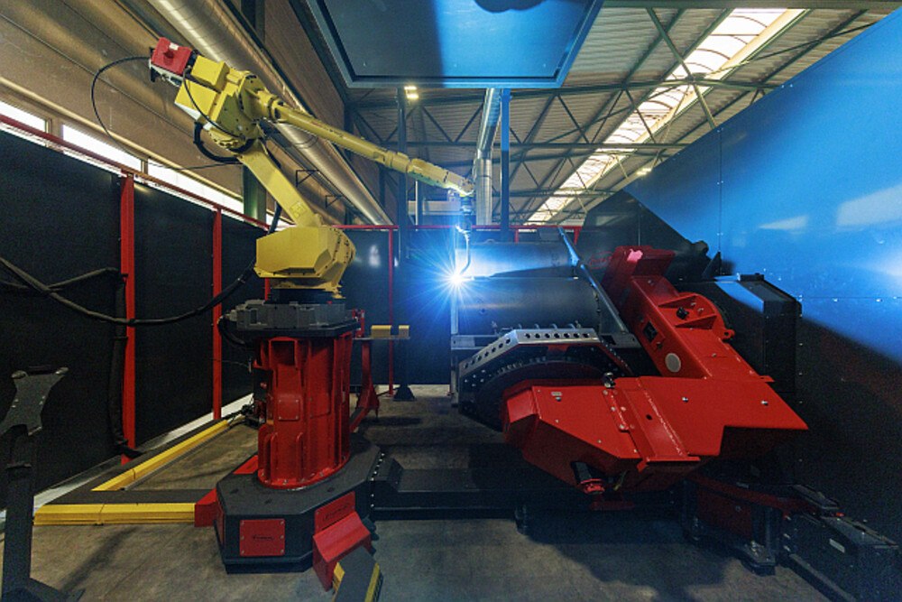 © Fronius International GmbH
Fronius FRW-Roboterschweißsystem, Roboter und Positionierer bewegen sich synchron
Roboterschweißsystem