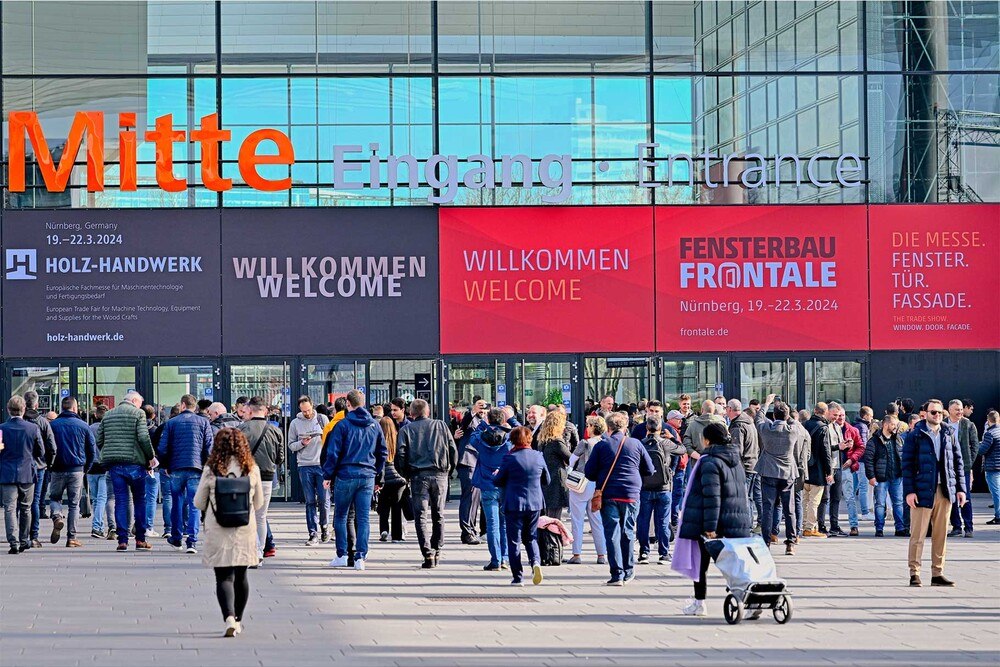 © NürnbergMesse
Rund 75.000 Besucher*innen aus 112 Ländern trafen vom 19. bis 22. März 2024 auf 973 Aussteller aus 44 Ländern, um sich über die neuesten Trends im Fenster-, Türen- und Fassadenbau sowie der Holzbe- und -verarbeitung auszutauschen.
Rund 75.000 Besucher*innen aus 112 Ländern trafen vom 19. bis 22. März 2024 auf 973 Aussteller aus 44 Ländern, um sich über die neuesten Trends im Fenster-, Türen- und Fassadenbau sowie der Holzbe- und -verarbeitung auszutauschen.