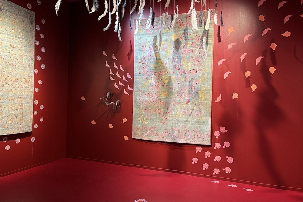 © Barbara Jahn
Raum 1 - "The Scream" - eröffnet die spannende Entdeckungsreise voller in Textil gegossener Schätze und Geschichten.
Ausstellung Lila Valadan