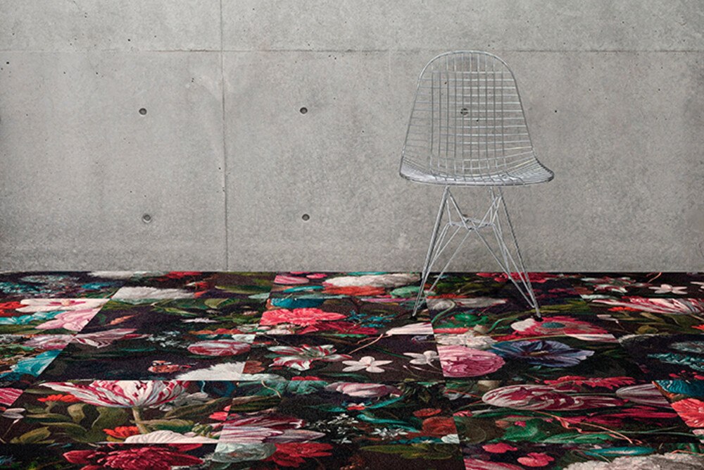 © Object Carpet
Der Welltex-Rücken aus recyceltem PET-Material, frei von Bitumen, Latex, PVC und konsequent ohne bedenkliche chemische Zusätze, macht das Fliesenteppichmodell
„Sofia“ von Object Carpet gleich in doppelter Weise attraktiv.
Modell Sofia von Object Carpet