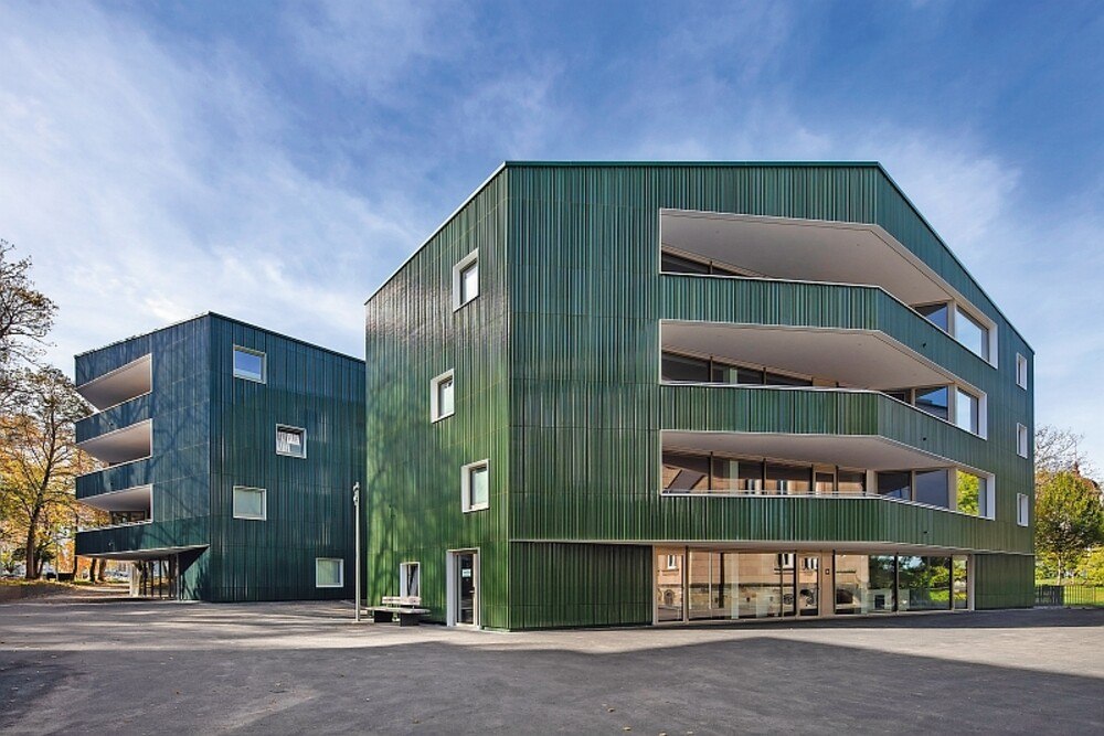 © Jens Kirchner
Zwei neu gebaute Solitäre auf dem Stiftungsgelände bieten 55 Studierenden in Einzelapartments eine neue Unterkunft.
MO Campus Bonn von Außen