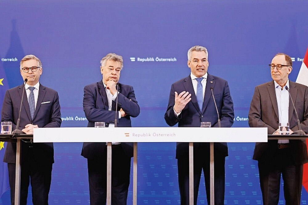 © BKA
Das Baupaket der Bundesregierung beinhaltet eine Vielzahl an Maßnahmen, die von den Bau-Sozialpartnern ursprünglich konzipiert und vorgeschlagen wurden. Nun ist eine rasche Umsetzung das Gebot der Stunde.
Regierungsmitglieder