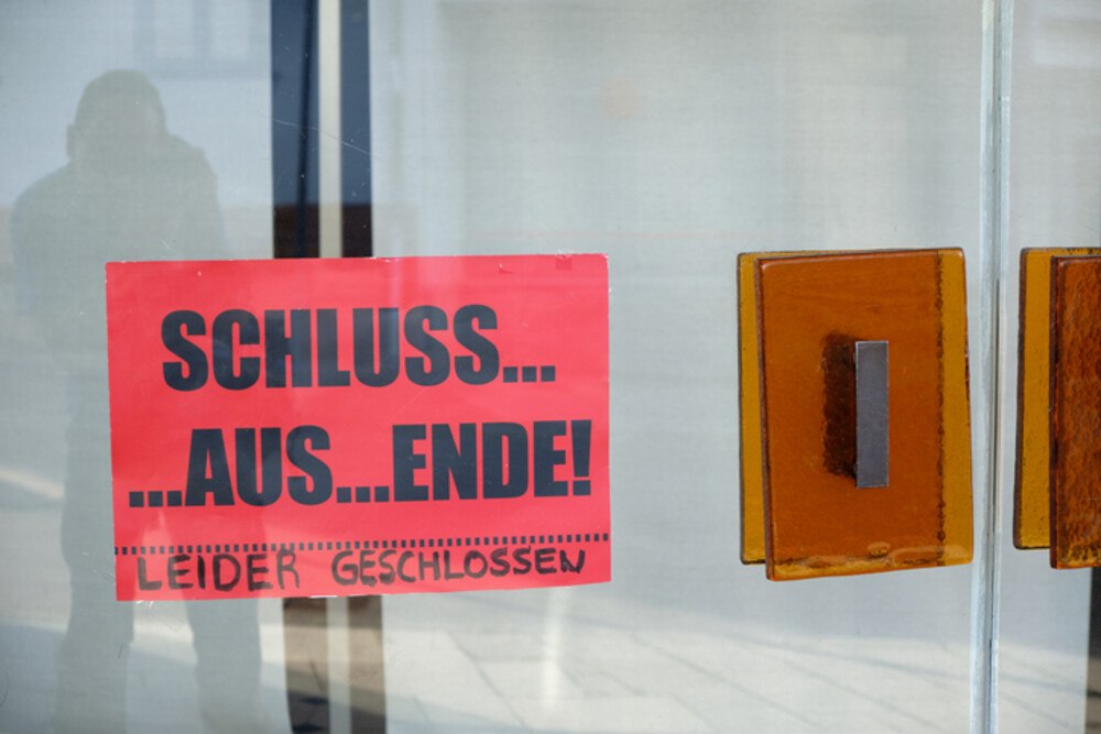 © franconiaphoto iStock / Getty Images Plus Türschild „Leider Geschlossen"